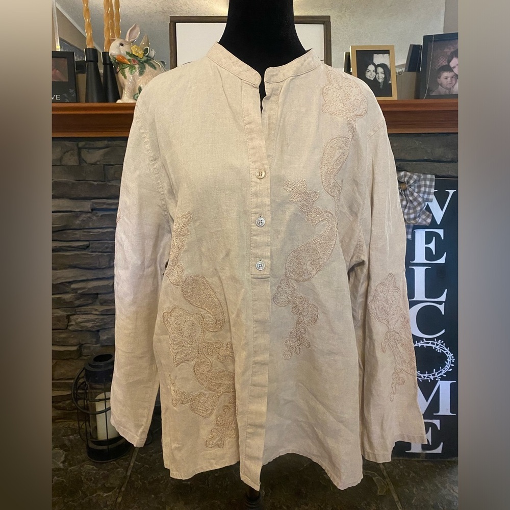 VTG LizWear Beige Linen Embroidered Button-Front Blouse